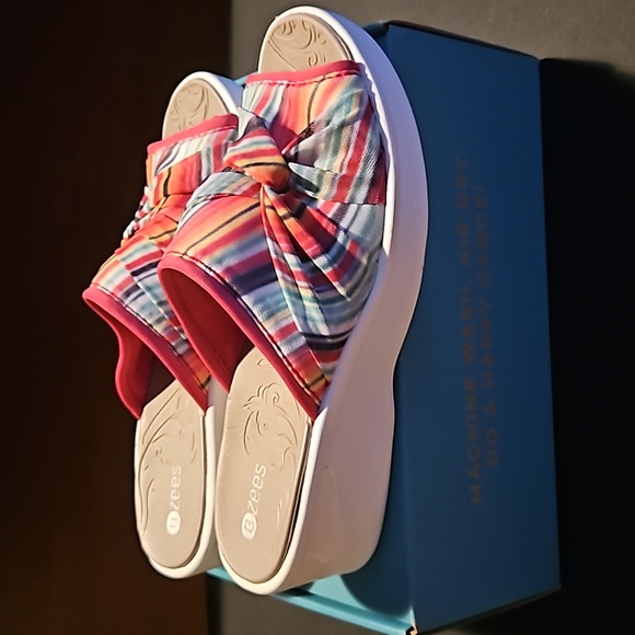 BZEES SMILE II - Picture 3 of 8